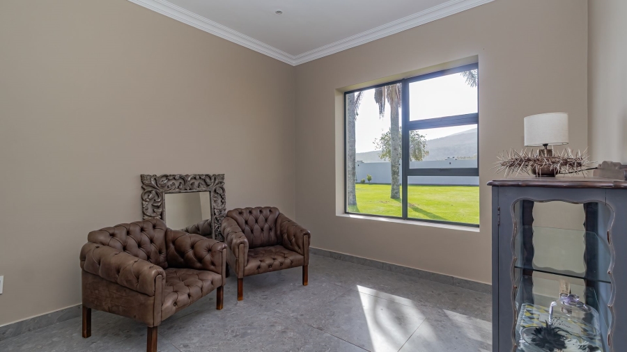 6 Bedroom Property for Sale in Heatherlands Western Cape